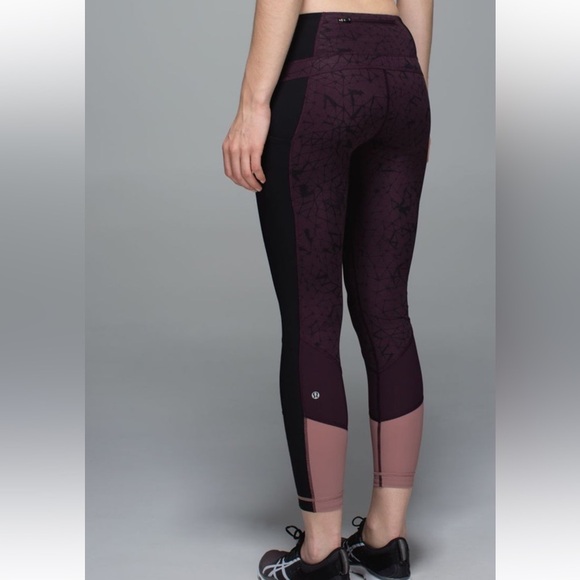 Lululemon Trail Bound 7/8 Tight Size 4 - Picture 2 of 12